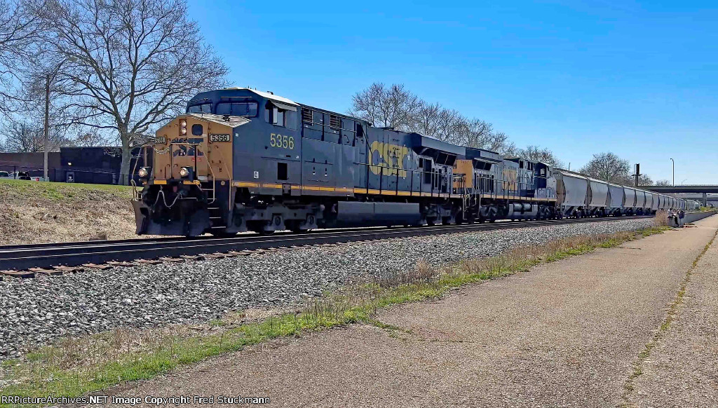 CSX 5356 leads M428.